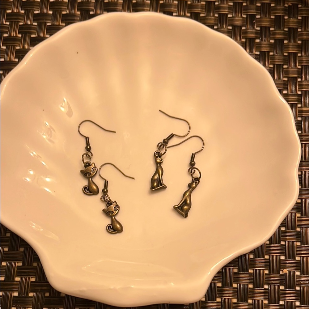 Elegant Gold Cat Earrings